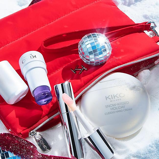 Kiko Milano, compañeros de vacaciones en la montaña besados ​​por la nieve.